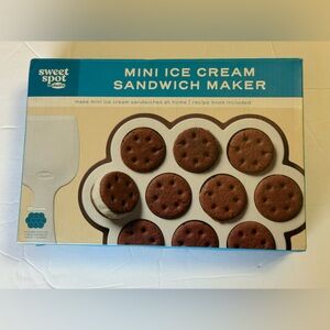 Sweet Spot by Chef’n Mini Ice Cream Sandwich Maker